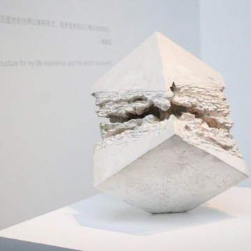 A01，Plaster Cube under flushing Water One Week  Plaster，50x50x60cm,1987