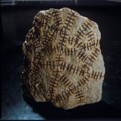 B04, Inter Structure #3, Granite and steel，70×40×30cm，1990