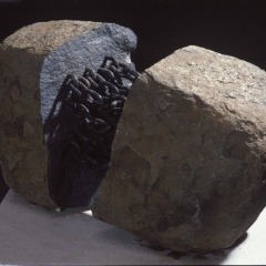 B06，Inter Structure #8，Granite and steel，40×60×32cm，1991 