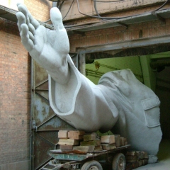 C16, Clothe Vein Study - Right Arm, painted fiberglass and resin, 700×230×250cm, 2003